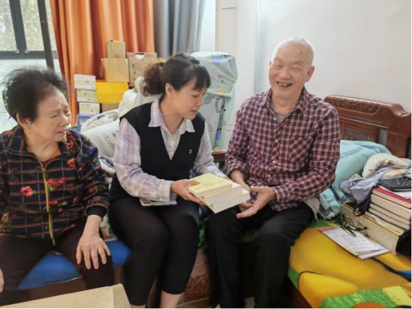 九九重阳节   暖暖敬老情