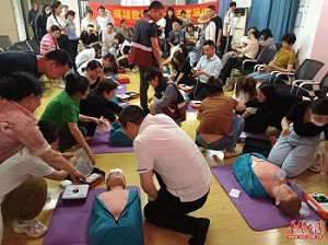 巾帼志愿丨江湾社区：开展“生命教育 红十字在行动”应急救护培训