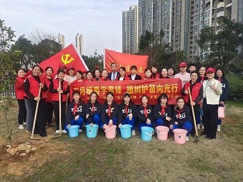 巾帼志愿丨江湾社区巾帼志愿者参加植树节活动