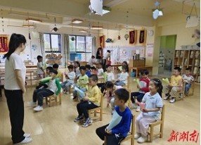 工会动态丨 江湾社区工会开展“以花束礼赞 以真心感恩”母亲节手工活动
