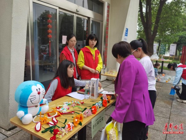 开福区江湾社区开展“传承好家风 老幼共成长”趣味游园会