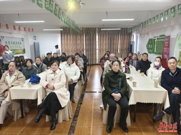 开福区江湾社区开展“志愿红携手 冬日享健康”健康知识讲座