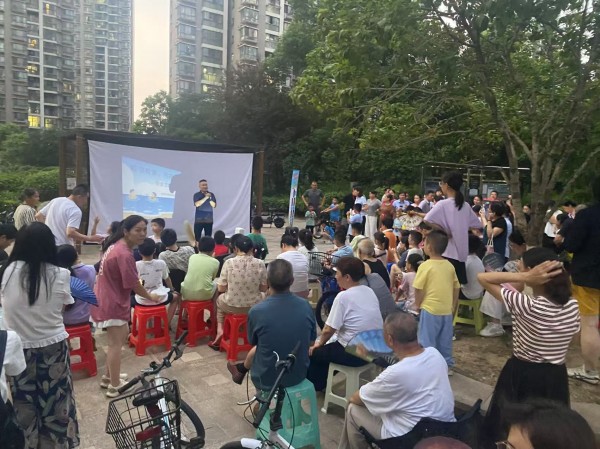 光影相伴，共筑和谐！江湾社区工会开展露天电影观影活动
