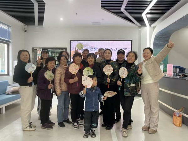 邻里同绘漆扇 共筑和谐家园活动